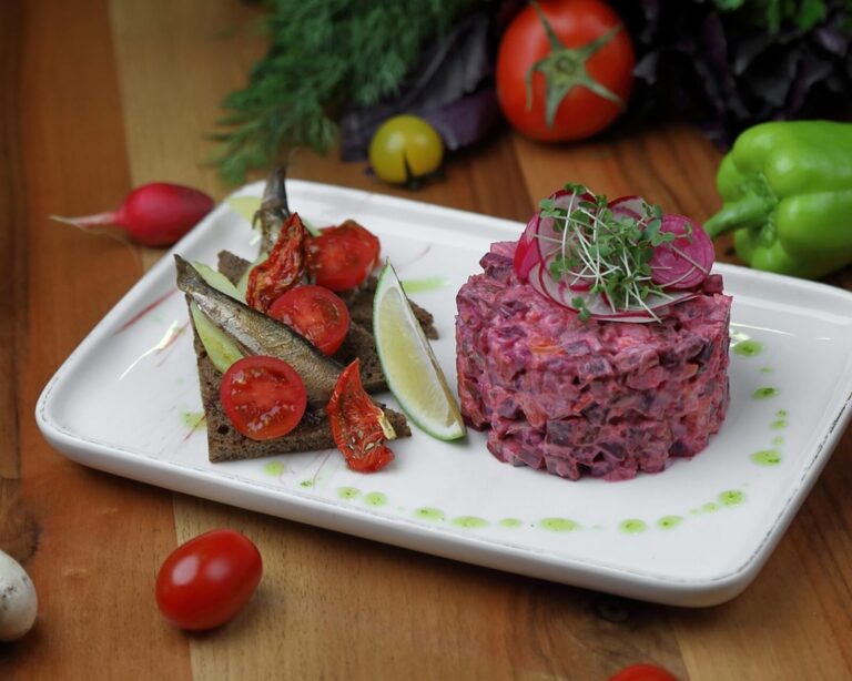 南昌餐饮设计收费标准2025餐厅菜品与空间配图