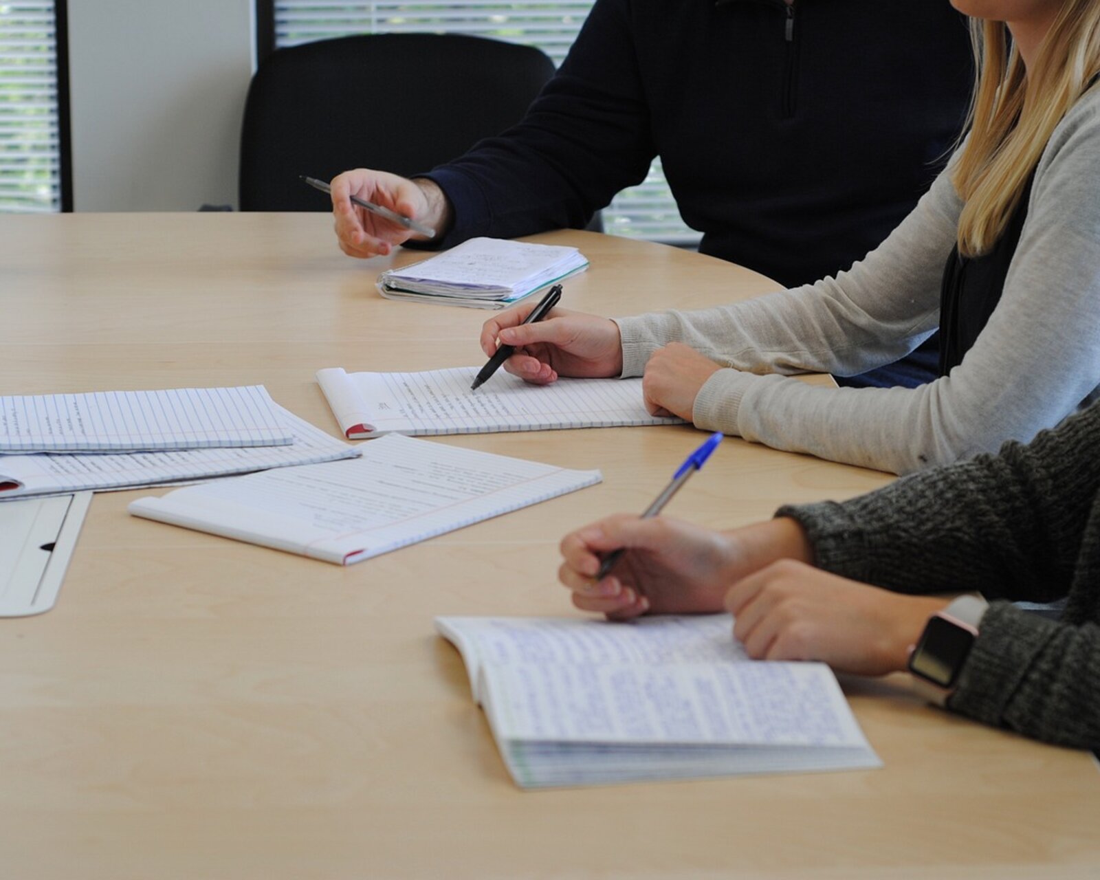 南昌VI设计收费标准企业视觉系统会议配图